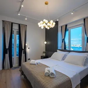 lusso-apartment-with-sea-view.splithotels.org/