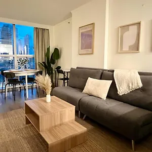 Stunning Skyline Views In A Cozy And Stylish Abode Apartment