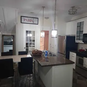 Corporate 2br Townhouse In Center Holiday home